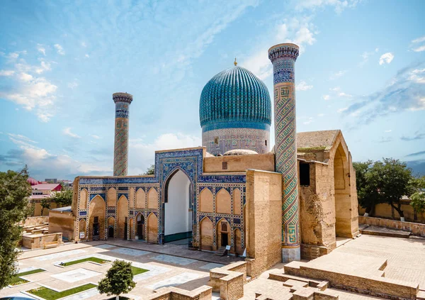ウズベキスタンのガル アミール アジアの征服者ティムールの霊廟 の空想的な眺め モスクの翻訳 タマレーン ウズベキスタンの有名な旅行先 — ストック写真