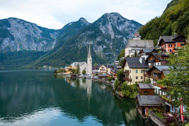 Avusturya Alpleri, Salzkammergut Bölgesi, Avusturya 'daki Hallstatt Dağı Köyü' nün Manzaralı Kartpostal Görüntüsü