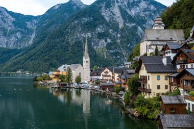 Avusturya Alpleri, Salzkammergut Bölgesi, Avusturya 'daki Hallstatt Dağı Köyü' nün Manzaralı Kartpostal Görüntüsü