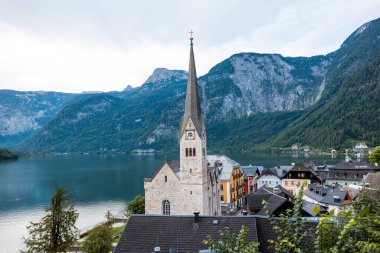 Avusturya Alpleri, Salzkammergut Bölgesi, Avusturya 'daki Hallstatt Dağı Köyü' nün Manzaralı Kartpostal Görüntüsü