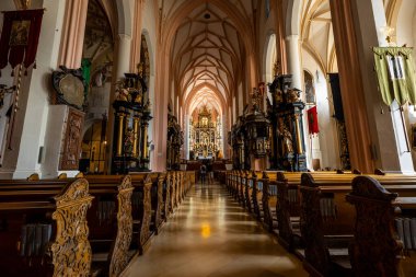 Tarihi St. Michael Kilisesi. Yukarı Avusturya, Mondsee 'deki Müziğin Sesi' nden ikonik Düğün Sitesi