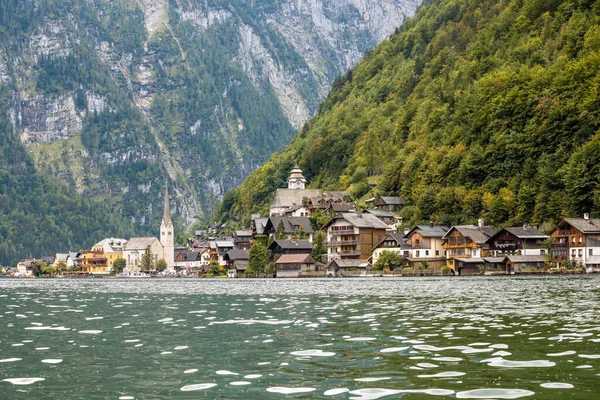 Hallstatt Österrike Fantastisk Utsikt Från Vattenytan Denna Pittoreska Alpina — Stockfoto