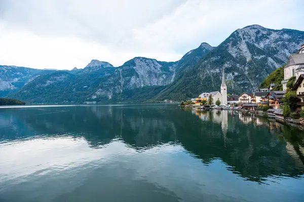 奥地利Salzkammergut地区奥地利阿尔卑斯山哈尔斯塔特山村风景明信片视图 — 图库照片