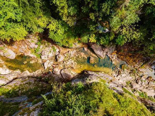 从大自然杰作峡谷场景的顶部看令人振奋的景象 — 图库照片