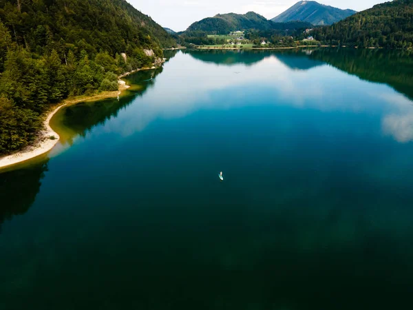 Folk Njuter Sup Stand Paddle Boarding Turkosa Vatten Österrike — Stockfoto