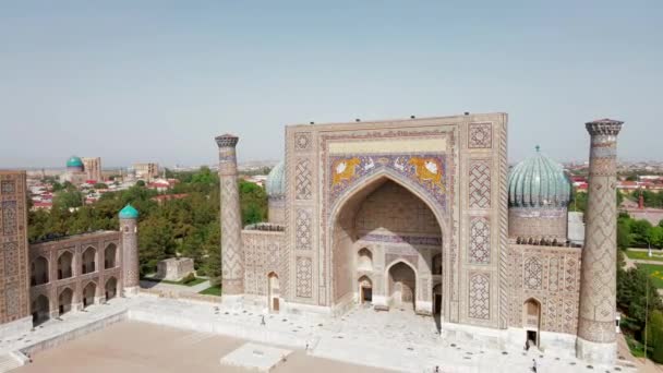 レジスタン スクエアのサマルカンド ウズベキスタンの空中視点 中央アジアの人気観光名所 — ストック動画