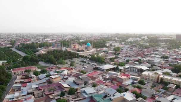撒马尔罕乌兹别克斯坦对Bibi Khanym清真寺的空中俯瞰 — 图库视频影像