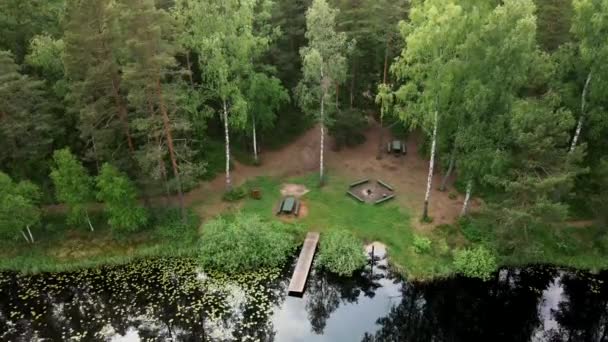repos, lieu de pique-nique au bord de l'eau vue aérienne