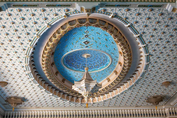 TASHKENT, UZBEKISTAN - 13 Ağustos 2023: Hazrati İmam Camii 'nin İçi