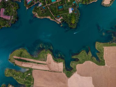 Özbekistan doğası, nehirler, Taşkent yakınlarındaki tarım arazisi