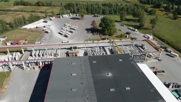 Luftaufnahme Der Fabrik Für Wandplatten Aus Fertigbeton Transport Logistik Oder — Stockvideo