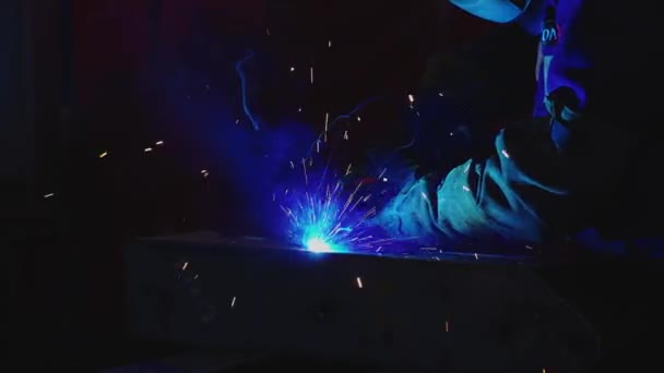 Workers Wearing Industrial Uniforms Welded Iron Mask Steel Welding Plants — Videoclip de stoc