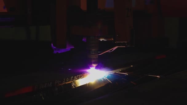 Plasmaskärningsmaskin Tjock Metallskärning Metallskärningsprocess Snickeriindustri Gnistblästring — Stockvideo