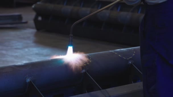 Erwärmung Der Metallkonstruktion Mit Acetylen Und Sauerstoffbrenner Prozess Der Flammbegradigung — Stockvideo