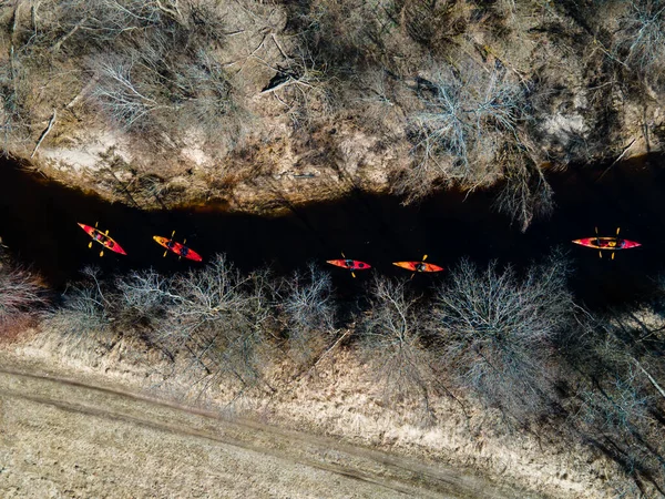 Färgglada Kajaker Flyter Floden — Stockfoto
