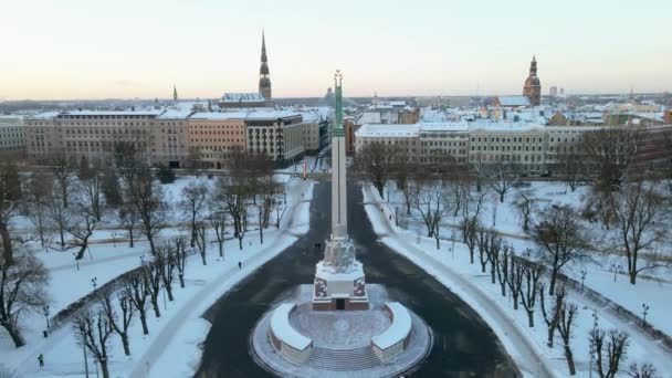 Statue Liberty Milda Symbol Freedom Latvia Beautiful Aerial View Riga — Stock Video