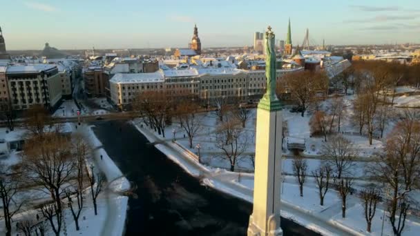 Gorgeous Aerial View Monument Freedom Statue Liberty Milda Riga Winter — Stock Video