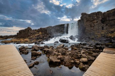 Oxarafoss Şelaleleri İzlanda 'da Oxara Nehri üzerindeki Thingvellir Ulusal Parkı' nda