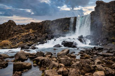 Oxarafoss Şelaleleri İzlanda 'da Oxara Nehri üzerindeki Thingvellir Ulusal Parkı' nda