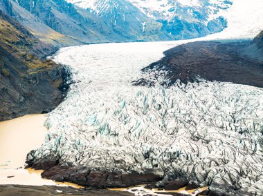 Vatnajokull Ulusal Parkı, İzlanda 'daki Svnafellskull Buzulu' nun hava görüntüsü, İskandinavya 'nın çarpıcı buz oluşumlarını gözler önüne seriyor..