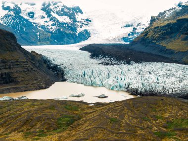 Vatnajokull Ulusal Parkı, İzlanda 'daki Svnafellskull Buzulu' nun hava görüntüsü, İskandinavya 'nın çarpıcı buz oluşumlarını gözler önüne seriyor..