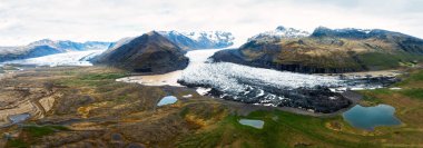 Vatnajokull Ulusal Parkı, İzlanda 'daki Svnafellskull Buzulu' nun hava görüntüsü, İskandinavya 'nın çarpıcı buz oluşumlarını gözler önüne seriyor..