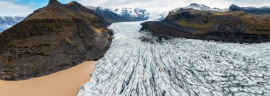 Vatnajokull Ulusal Parkı, İzlanda 'daki Svnafellskull Buzulu' nun hava görüntüsü, İskandinavya 'nın çarpıcı buz oluşumlarını gözler önüne seriyor..