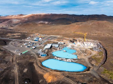 İzlanda 'daki Mavi Göl' ün havadan görünüşü, ülkenin en ünlü ve popüler SPA merkezi..