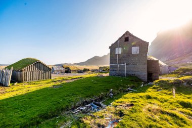 Vestrahorn Dağı yakınlarındaki Viking Köyü, Doğu İzlanda 'nın Stokksnes kıyısı.