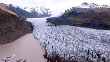 Vatnajkull Ulusal Parkı, İzlanda 'daki Svnafellskull Buzulu' nun hava görüntüsü, İskandinavya 'nın çarpıcı buz oluşumlarını gözler önüne seriyor..