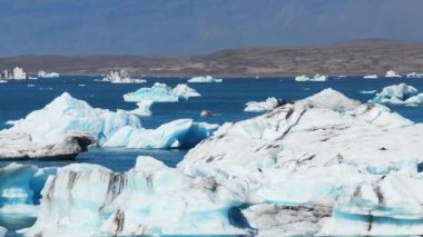 Vatnajkull Ulusal Parkı, İzlanda 'daki Svnafellskull Buzulu' nun hava görüntüsü, İskandinavya 'nın çarpıcı buz oluşumlarını gözler önüne seriyor..