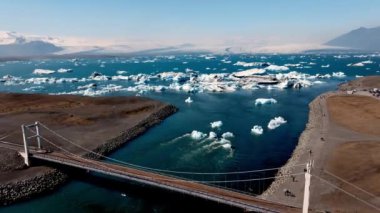 Vatnajkull Ulusal Parkı, İzlanda 'daki Svnafellskull Buzulu' nun hava görüntüsü, İskandinavya 'nın çarpıcı buz oluşumlarını gözler önüne seriyor..