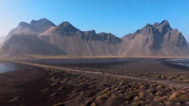 Vatnajkull Ulusal Parkı, İzlanda 'daki Svnafellskull Buzulu' nun hava görüntüsü, İskandinavya 'nın çarpıcı buz oluşumlarını gözler önüne seriyor..