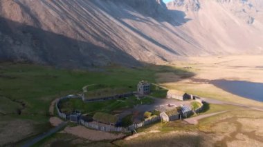 Vatnajkull Ulusal Parkı, İzlanda 'daki Svnafellskull Buzulu' nun hava görüntüsü, İskandinavya 'nın çarpıcı buz oluşumlarını gözler önüne seriyor..