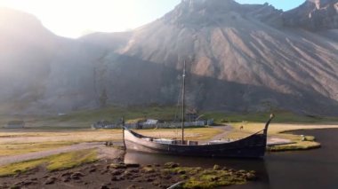 Vatnajkull Ulusal Parkı, İzlanda 'daki Svnafellskull Buzulu' nun hava görüntüsü, İskandinavya 'nın çarpıcı buz oluşumlarını gözler önüne seriyor..