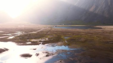 Vatnajkull Ulusal Parkı, İzlanda 'daki Svnafellskull Buzulu' nun hava görüntüsü, İskandinavya 'nın çarpıcı buz oluşumlarını gözler önüne seriyor..