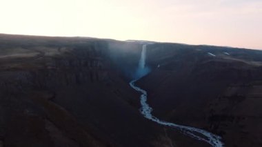 Vatnajkull Ulusal Parkı, İzlanda 'daki Svnafellskull Buzulu' nun hava görüntüsü, İskandinavya 'nın çarpıcı buz oluşumlarını gözler önüne seriyor..