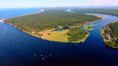 Lielupe Nehri ve Riga Körfezi ile Letonya manzarası Baltık Denizi 'nde