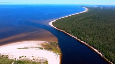 Lielupe Nehri ve Riga Körfezi ile Letonya manzarası Baltık Denizi 'nde