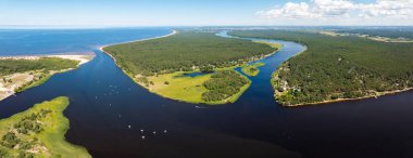 Lielupe Nehri ve Riga Körfezi ile Letonya manzarası Baltık Denizi 'nde
