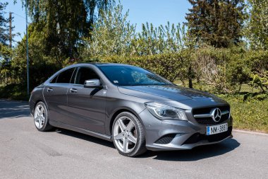 Riga, Letonya - 14 Mayıs 2023: lüks araba, gri Mercedes Benz CLA 180