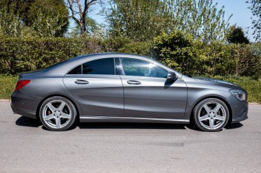 Riga, Letonya - 14 Mayıs 2023: lüks araba, gri Mercedes Benz CLA 180