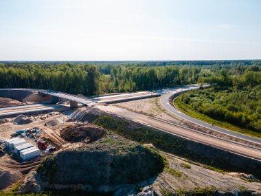 Letonya 'nın Kekava Bypass karayolu inşaatı. A7 Riga Bauska yolunun yeni bölümü ve Baltica 'daki uluslararası yolun bir bölümü