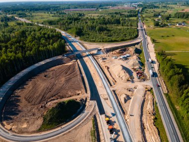 Letonya 'nın Kekava Bypass karayolu inşaatı. A7 Riga Bauska yolunun yeni bölümü ve Baltica 'daki uluslararası yolun bir bölümü