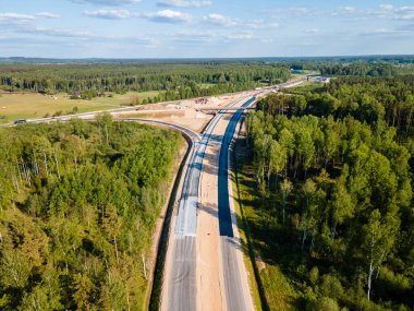 Letonya 'nın Kekava Bypass karayolu inşaatı. A7 Riga Bauska yolunun yeni bölümü ve Baltica 'daki uluslararası yolun bir bölümü