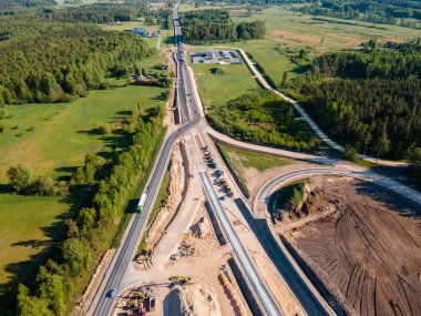 Letonya 'nın Kekava Bypass karayolu inşaatı. A7 Riga Bauska yolunun yeni bölümü ve Baltica 'daki uluslararası yolun bir bölümü