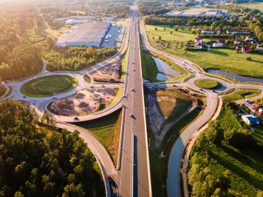 Letonya 'nın Kekava Bypass karayolu inşaatı. A7 Riga Bauska yolunun yeni bölümü ve Baltica 'daki uluslararası yolun bir bölümü