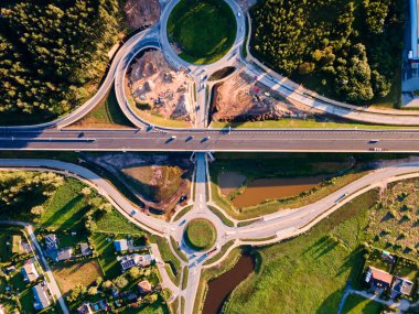 Letonya 'nın Kekava Bypass karayolu inşaatı. A7 Riga Bauska yolunun yeni bölümü ve Baltica 'daki uluslararası yolun bir bölümü