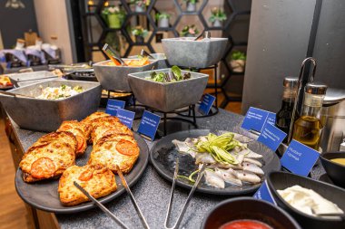 Lüks Büfe Peynirler, Balıklar ve Taze Salatalarla Otel 'de