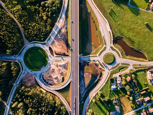 Letonya 'nın Kekava Bypass karayolu inşaatı. A7 Riga Bauska yolunun yeni bölümü ve Baltica 'daki uluslararası yolun bir bölümü